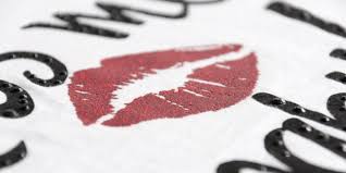 La Stampa Serigrafica e le t-shirt personalizzate. Come funziona? 2 t-shirt personalizzate online