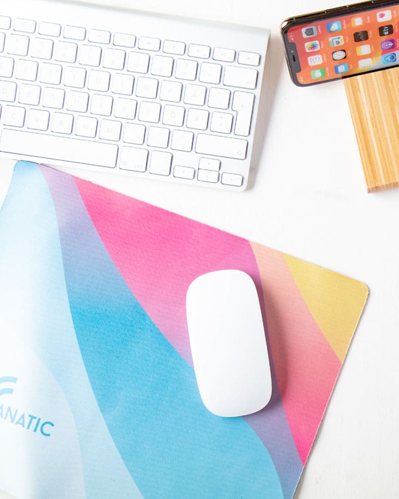 Mousepad maxi 30x25 personalizzati in sublimazione su un lato AP812423 5 Mousepad-maxi-30x25-personalizzati-in-sublimazione-su-un-lato-ap812423-ambiente-2