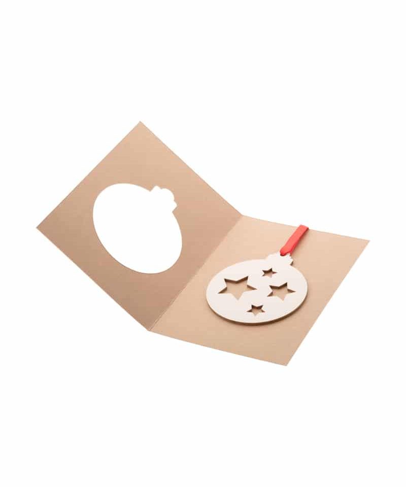 Biglietto-natalizio-kraft-personalizzato-allover-con-ornamento-albero-di-Natale-AP718645-pallina