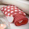 Borsa acqua calda rossa con fantasia cuori 909029 2 Borsa-acqua-calda-con-custodia-a-cuori-56-0909029s