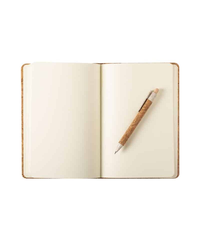 Quaderno con copertina rivestita in sughero naturale con penna AP721611 7 Quaderno-con-copertina-rivestita-in-sughero-naturale-con-penna-ap721611-aperto